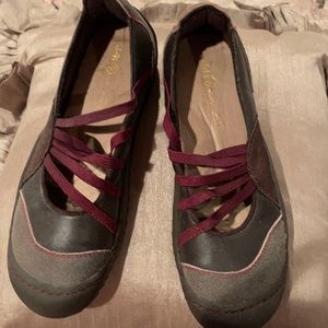 Ladies size 9 /J-41 slip on shoe